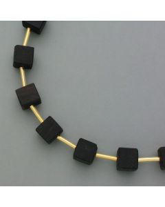 Neue Kette mit Würfeln aus Ebenholz