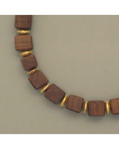 Eichenholz-Collier mit vergoldeten Silberlinsen
