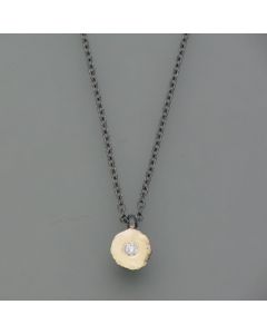 Geschwärzte Kette mit Diamant, Patina