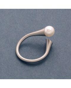 Ring mit Perle am Stab
