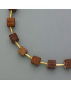 Neue Kette mit Würfeln aus Eiche