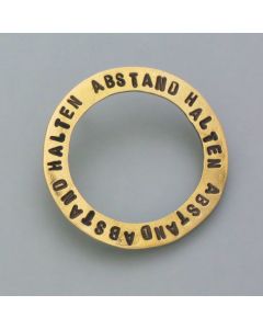 Pin aus Messing Abstand halten