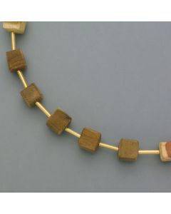 Neue Kette mit Würfeln aus Akazie