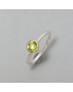 zarter Peridot-Ring, goldplattiert