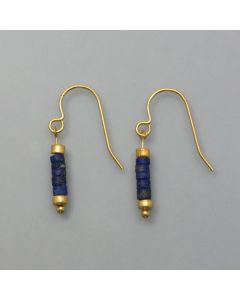 Lapis-Ohrhänger mit goldenen Elementen