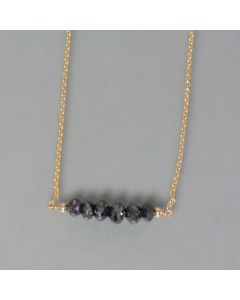 zarte Kette aus Gold mit schwarzen Diamanten, groß