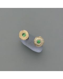 Geschwärzte Ohrstecker mit Tsavorit, Patina
