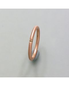 Zarter Roségold-Ring mit Brillant in rundem Profil