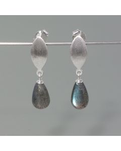 Labradorit-Ohrhänger in Tropfenform, Silber