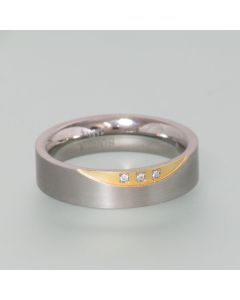 Ring Titan mit 3 Brillanten, vergoldet