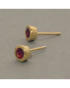 Granat-Ohrstecker zart, vergoldet
