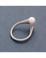 Ring mit Perle am Stab