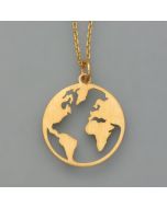 Erdkugel an Kette in goldplattiertem Silber