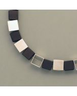 Ebenholz-Collier mit Silberwürfeln