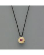 Geschwärzte Kette mit Rubin, Patina