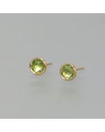 zarte Peridot-Ohrstecker, goldplattiert