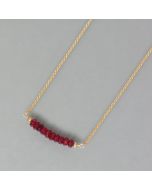 zarte Kette aus Gold mit Rubin