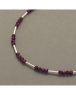 Zarte Granatkette mit Silber