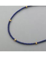 Lapis-Kette mit goldenen Elementen, zart