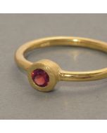 Granat-Ring zart, vergoldet