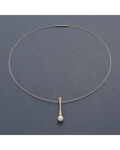 Kette mit Perle am Stab