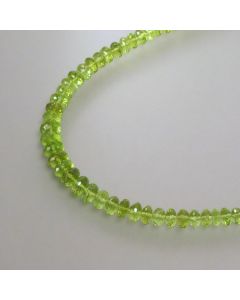 Edelsteinkette mit facettiertem Peridot