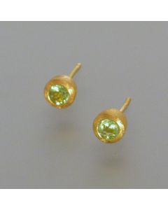 Peridot-Ohrstecker vergoldet