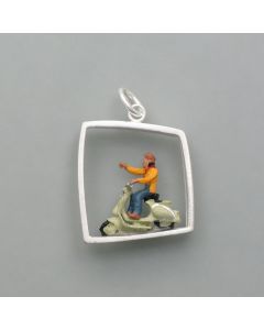 Neuer Vespa-Fahrer