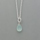 kleiner Anhänger Chalcedon-Tropfen und 925er Silber